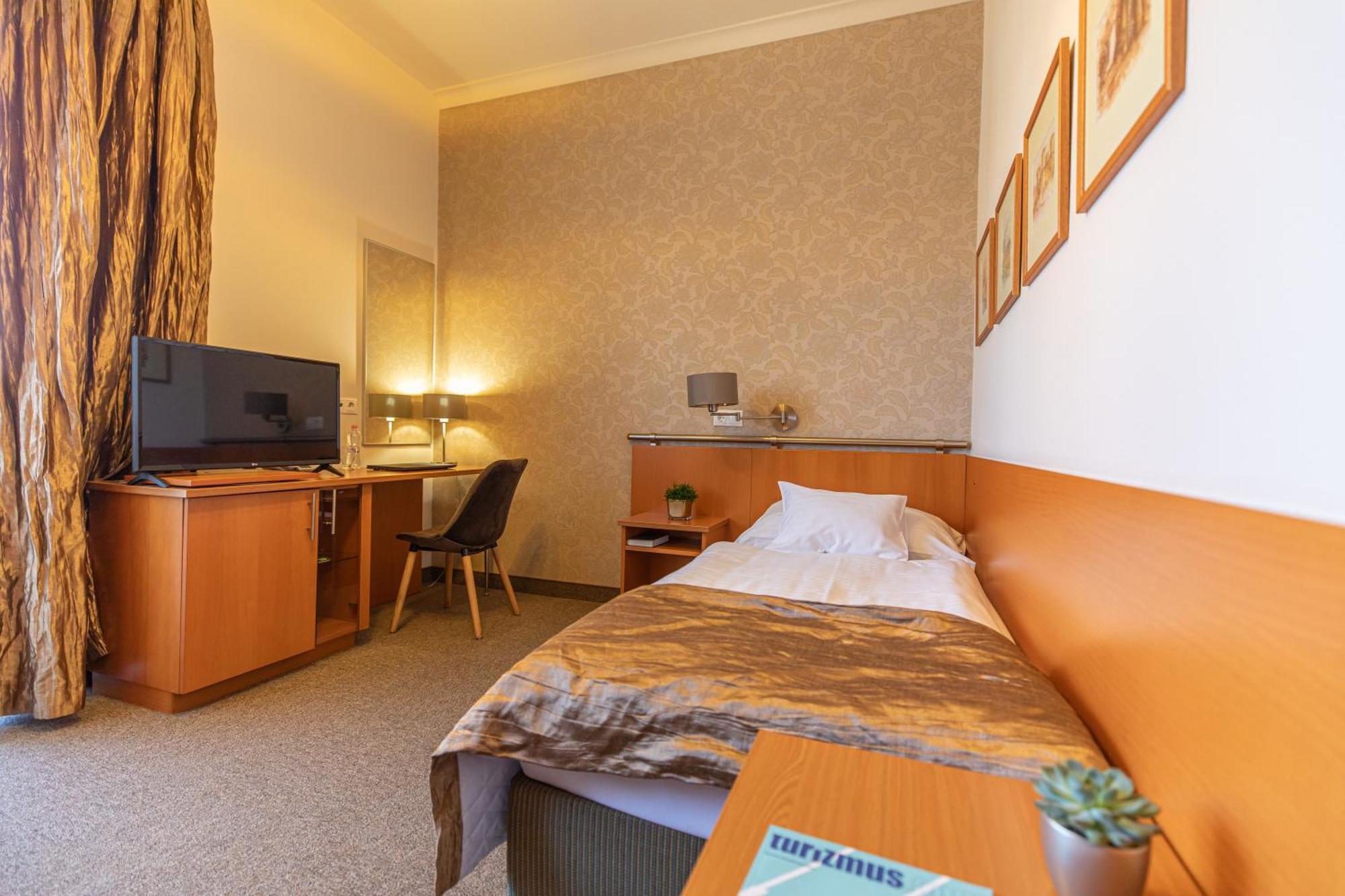 City Hotel Miszkolc Zewnętrze zdjęcie